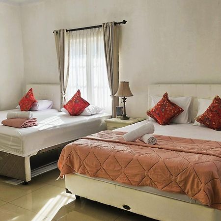 Surokarsan 9 House Yogyakarta Hotel Exterior photo