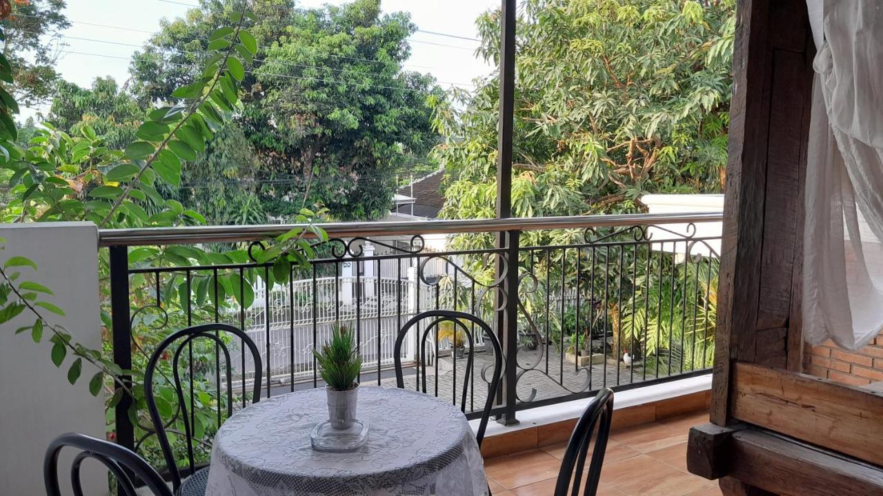 Surokarsan 9 House Yogyakarta Hotel Exterior photo