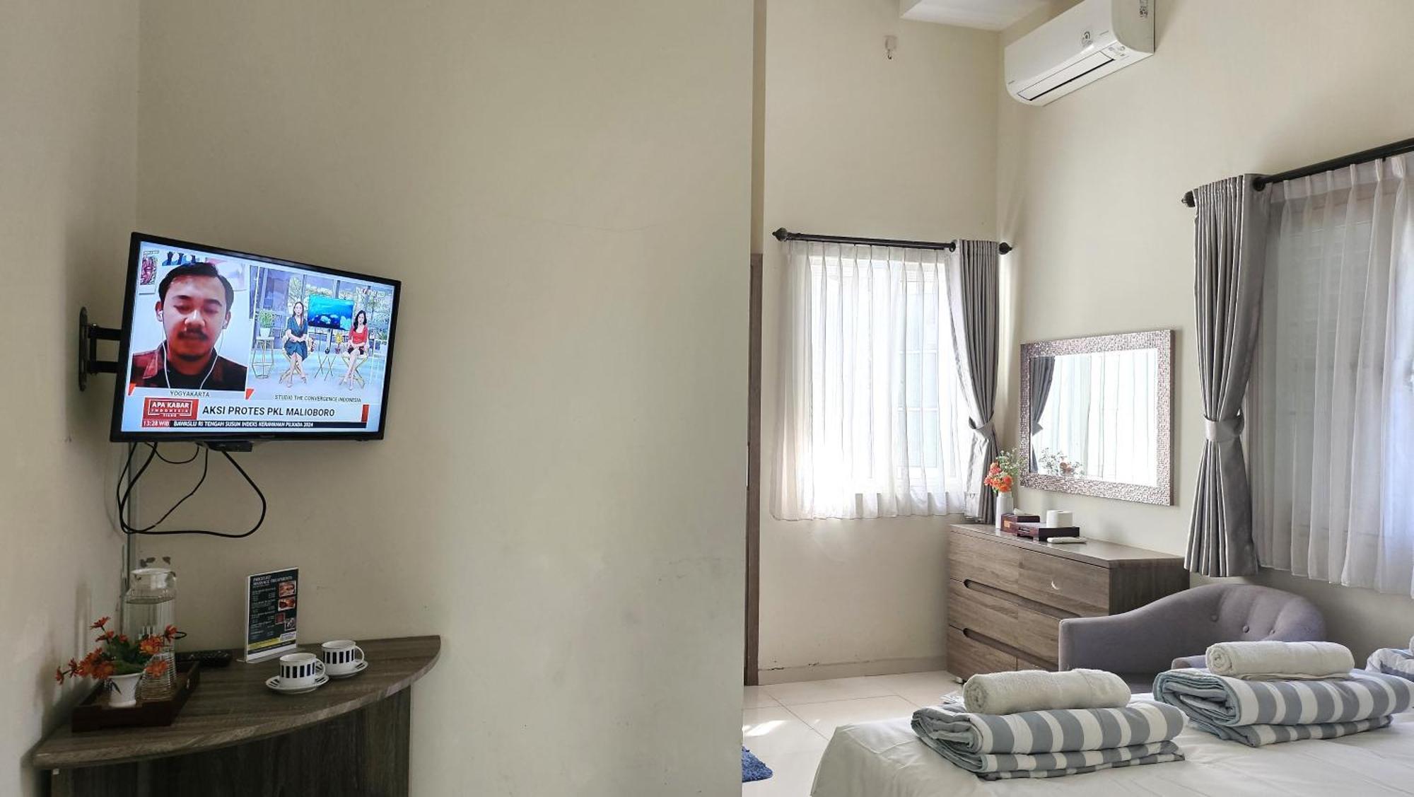 Surokarsan 9 House Yogyakarta Hotel Room photo