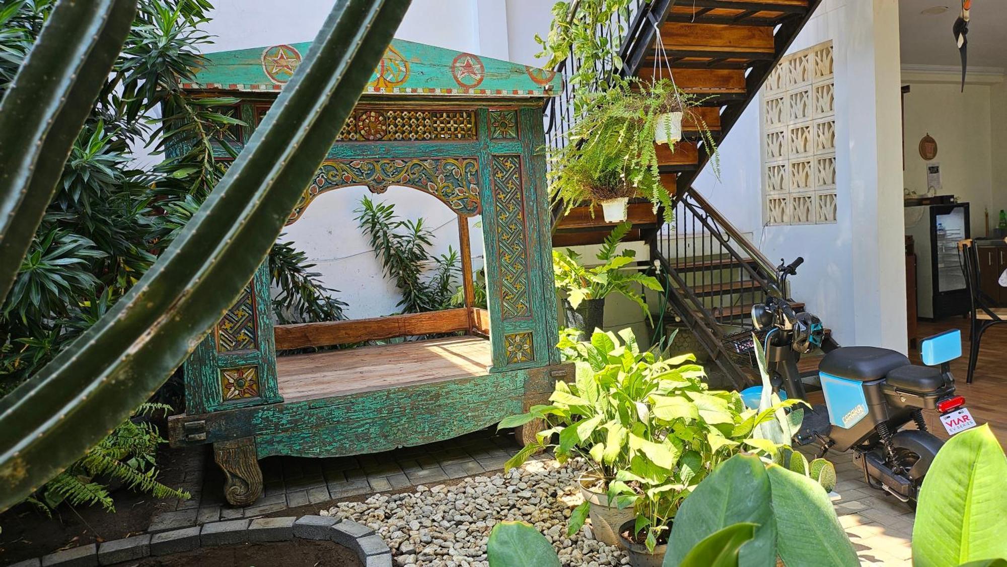 Surokarsan 9 House Yogyakarta Hotel Exterior photo