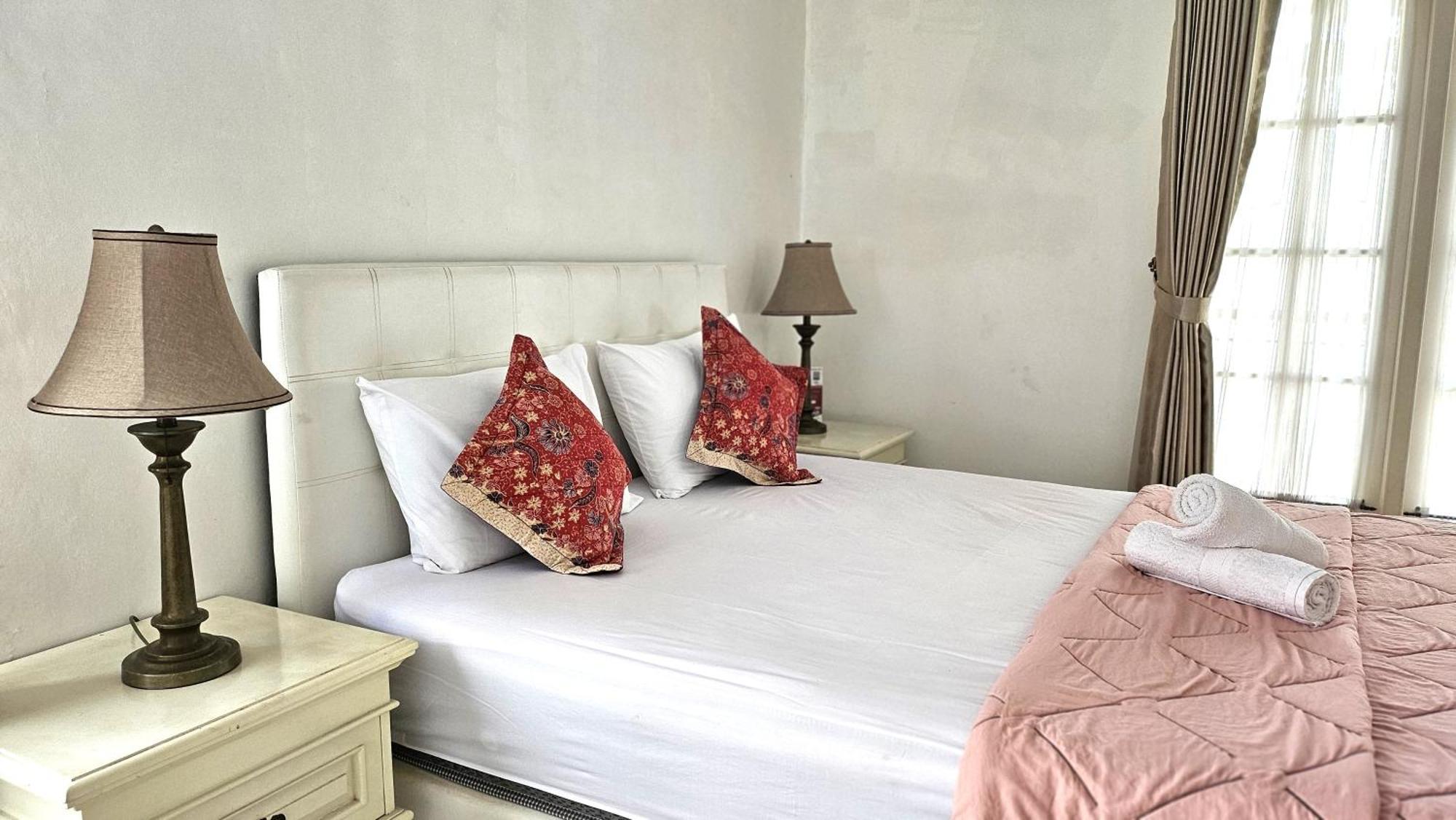 Surokarsan 9 House Yogyakarta Hotel Room photo
