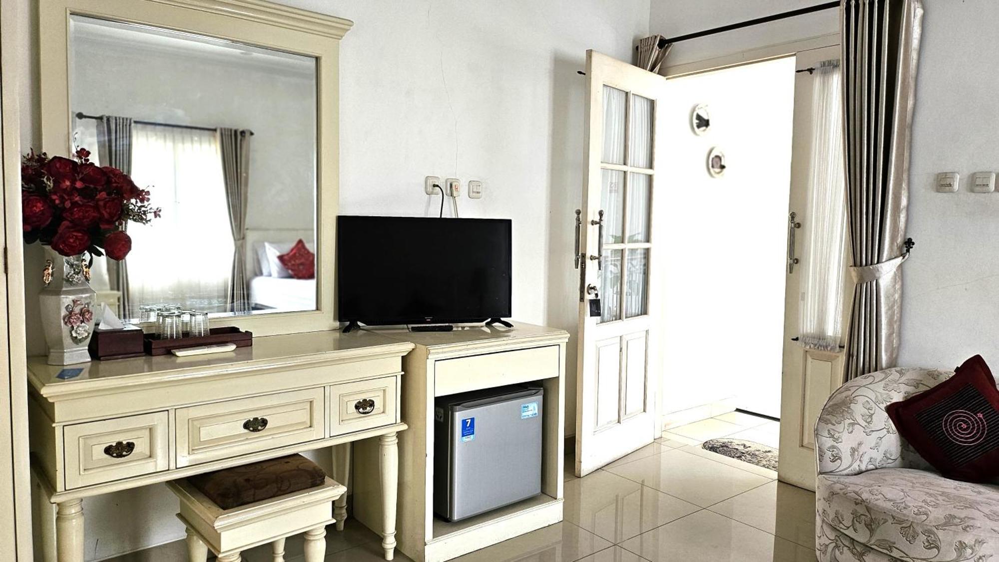 Surokarsan 9 House Yogyakarta Hotel Exterior photo