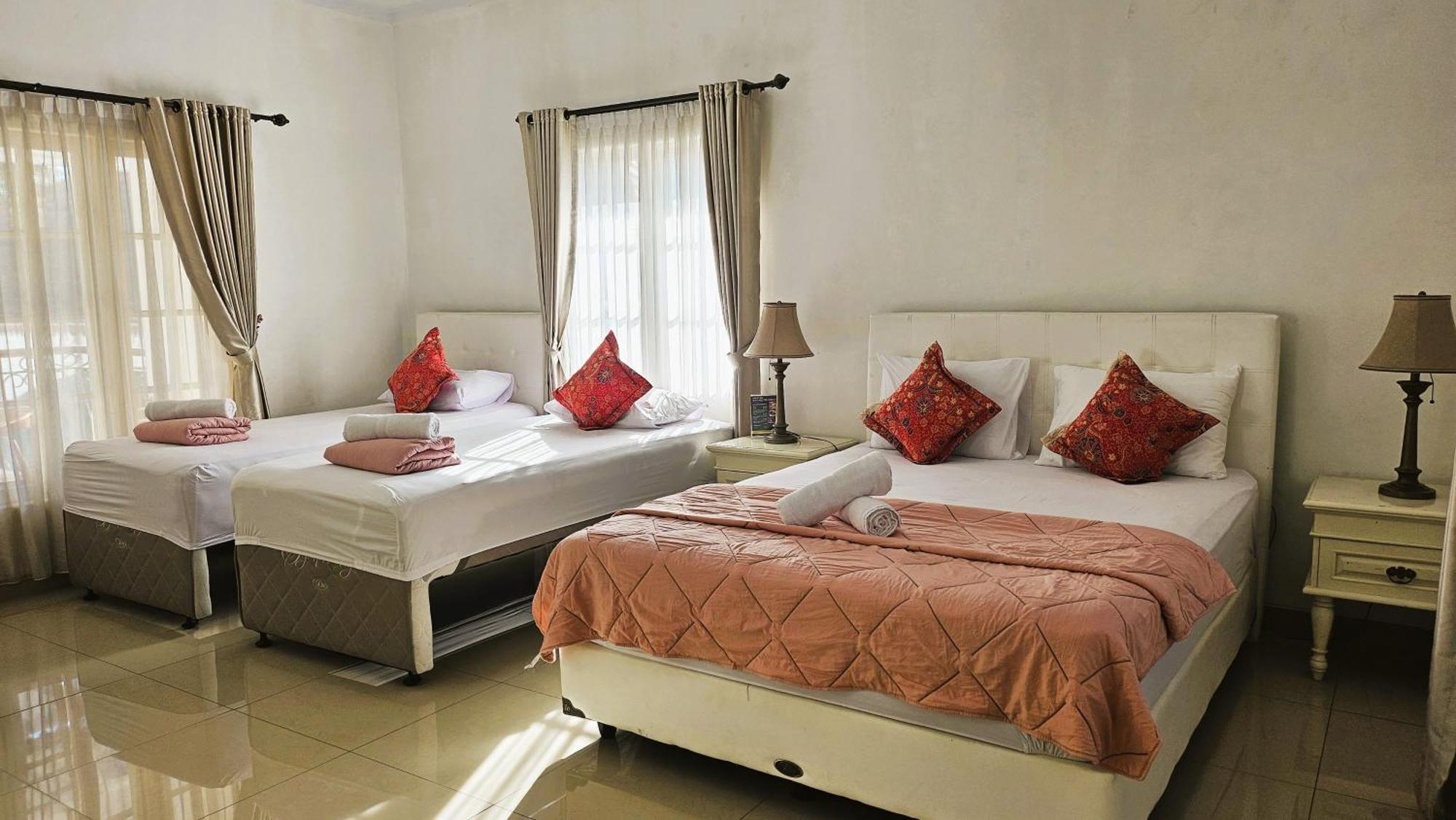 Surokarsan 9 House Yogyakarta Hotel Exterior photo