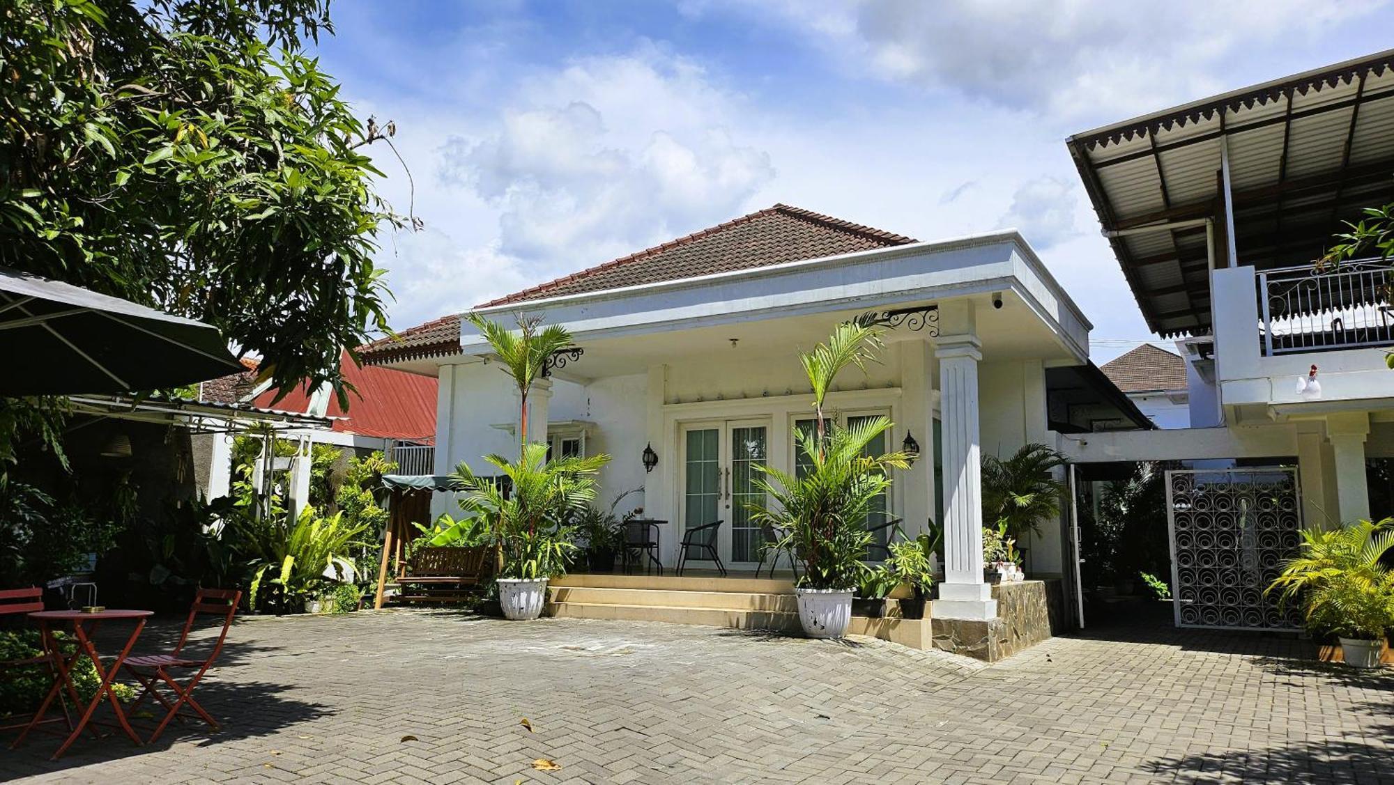 Surokarsan 9 House Yogyakarta Hotel Exterior photo