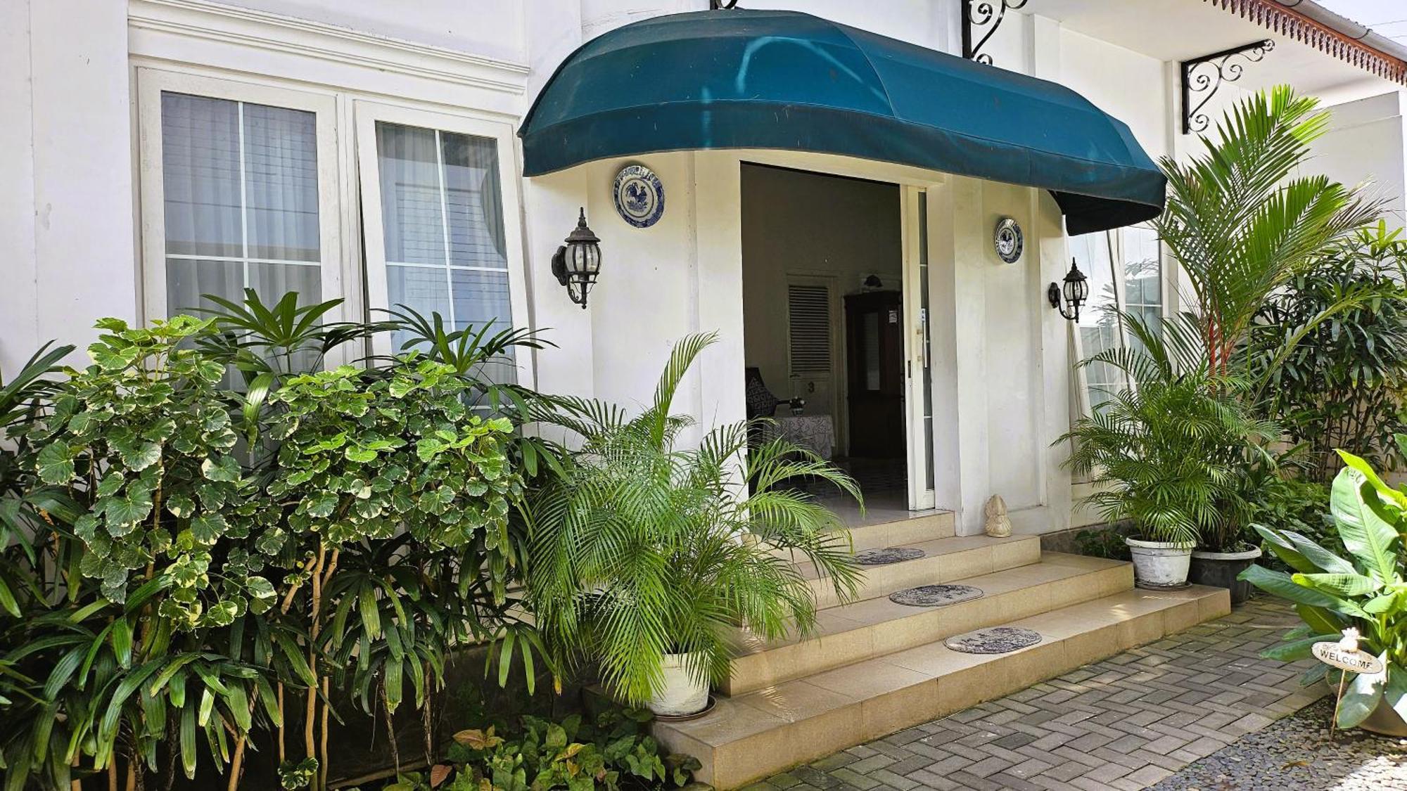 Surokarsan 9 House Yogyakarta Hotel Exterior photo