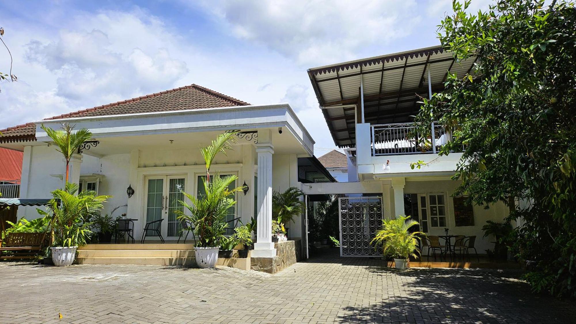 Surokarsan 9 House Yogyakarta Hotel Exterior photo