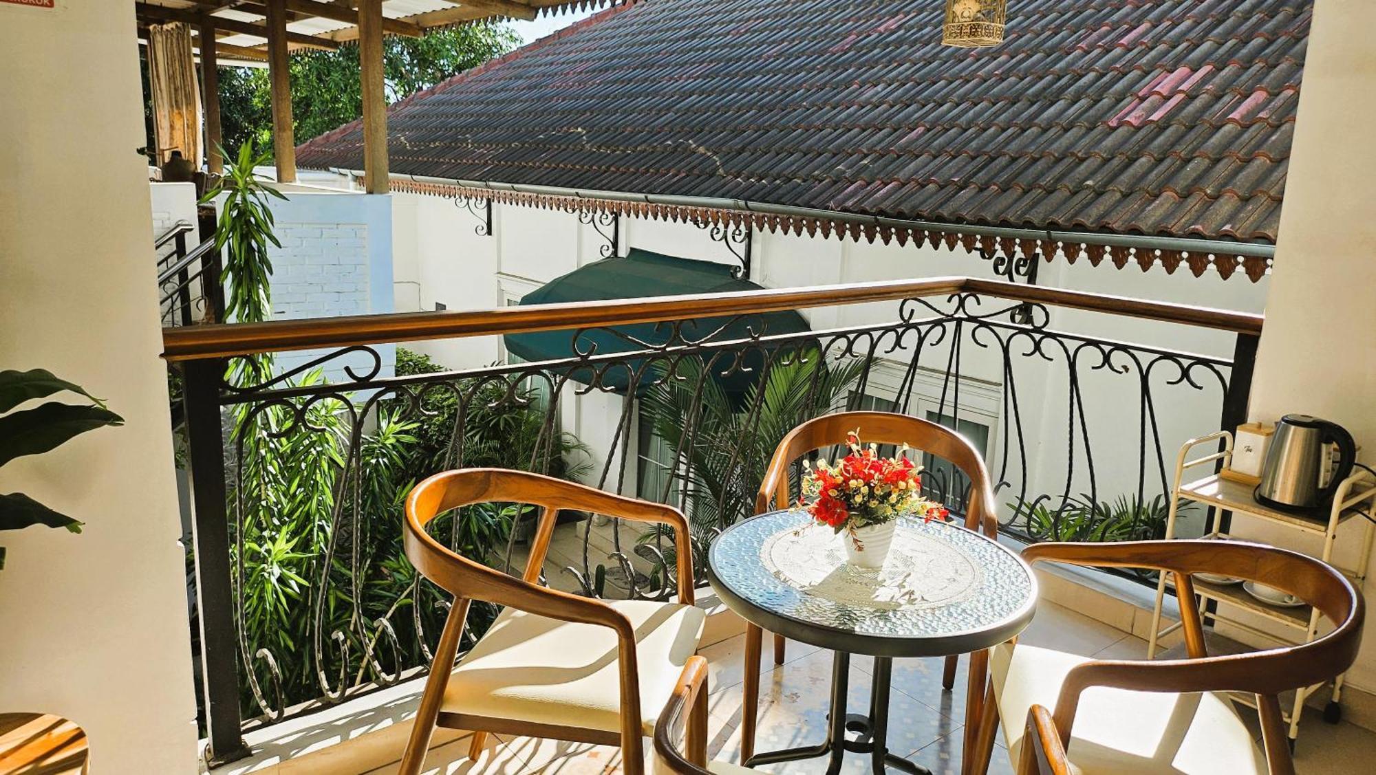 Surokarsan 9 House Yogyakarta Hotel Exterior photo