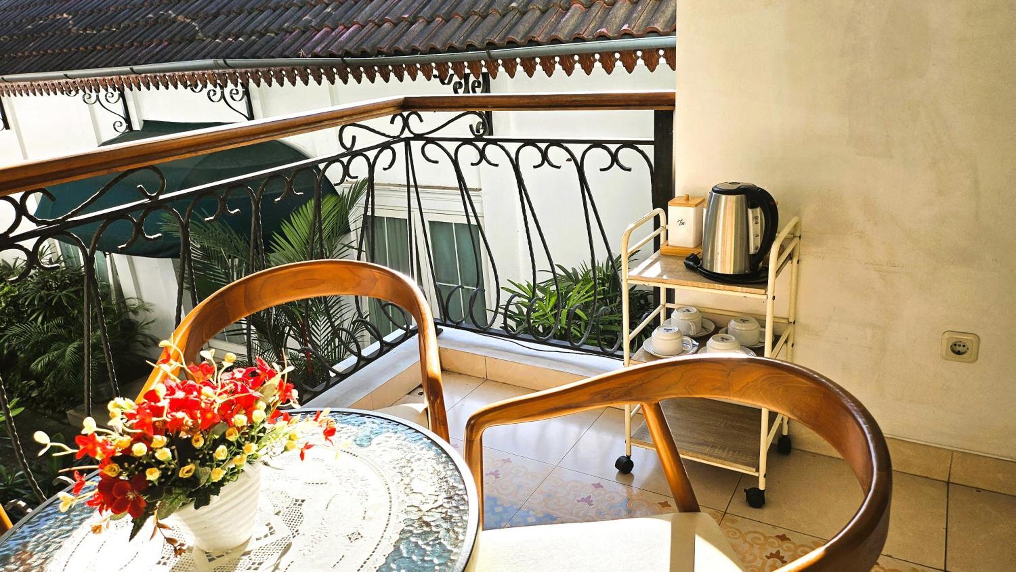 Surokarsan 9 House Yogyakarta Hotel Exterior photo