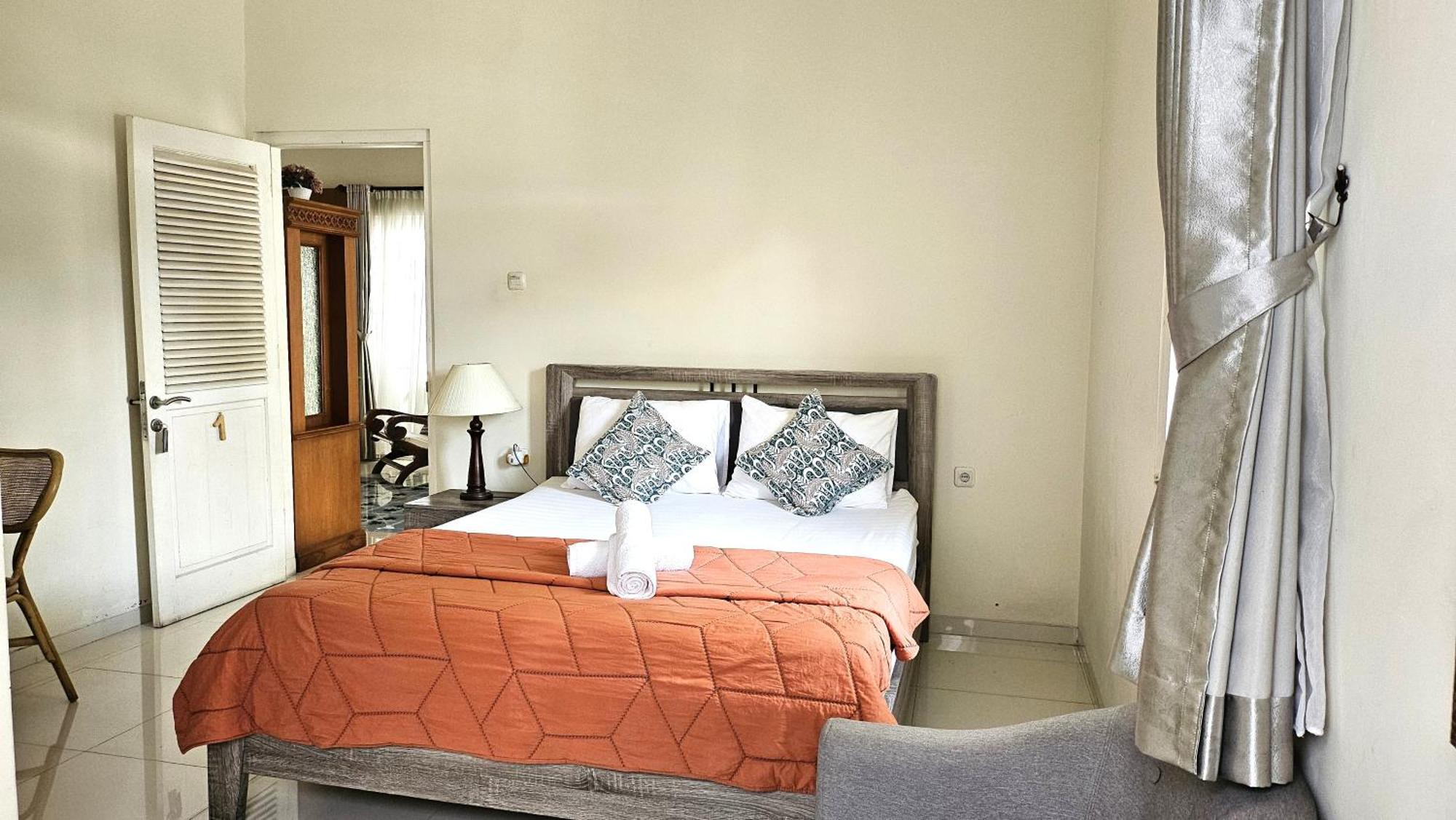 Surokarsan 9 House Yogyakarta Hotel Exterior photo