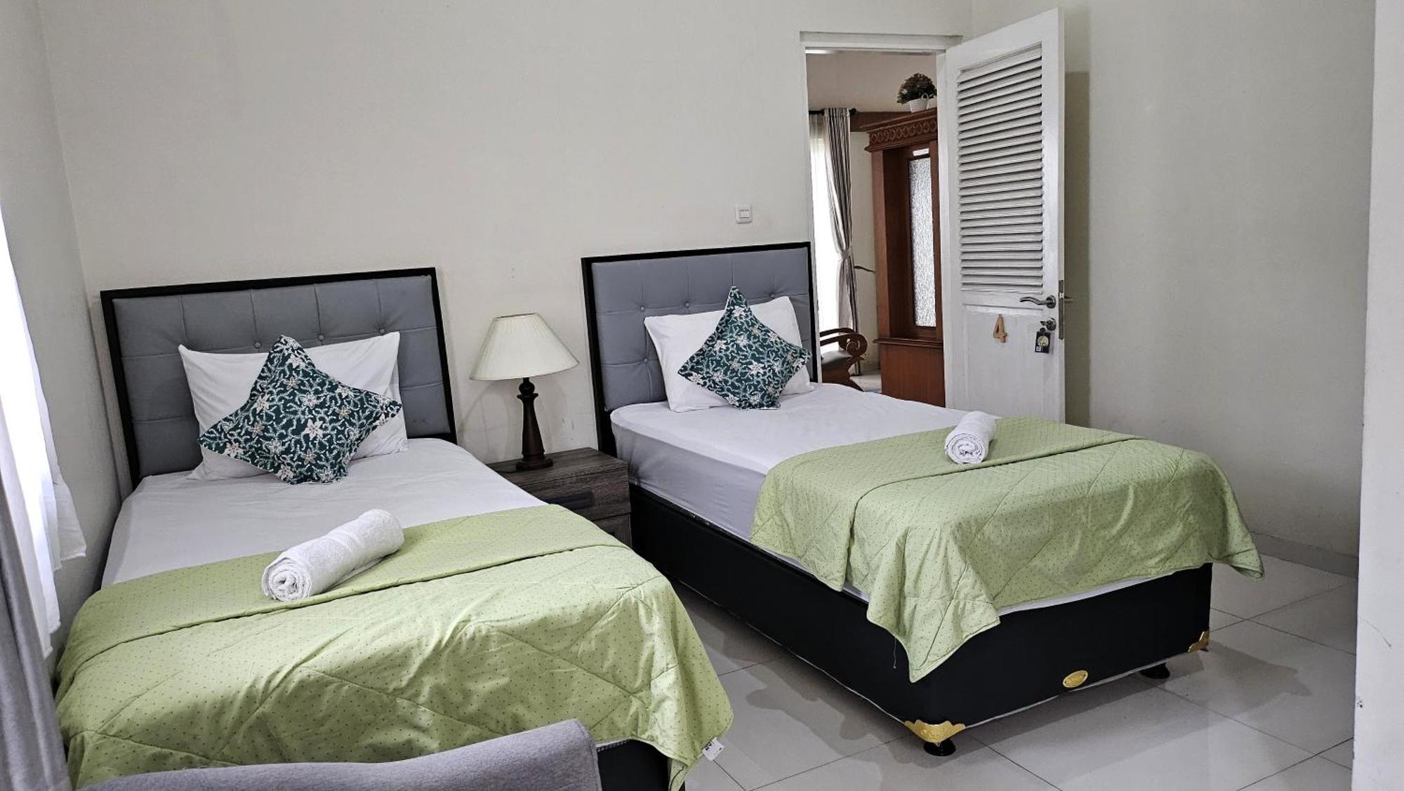Surokarsan 9 House Yogyakarta Hotel Exterior photo